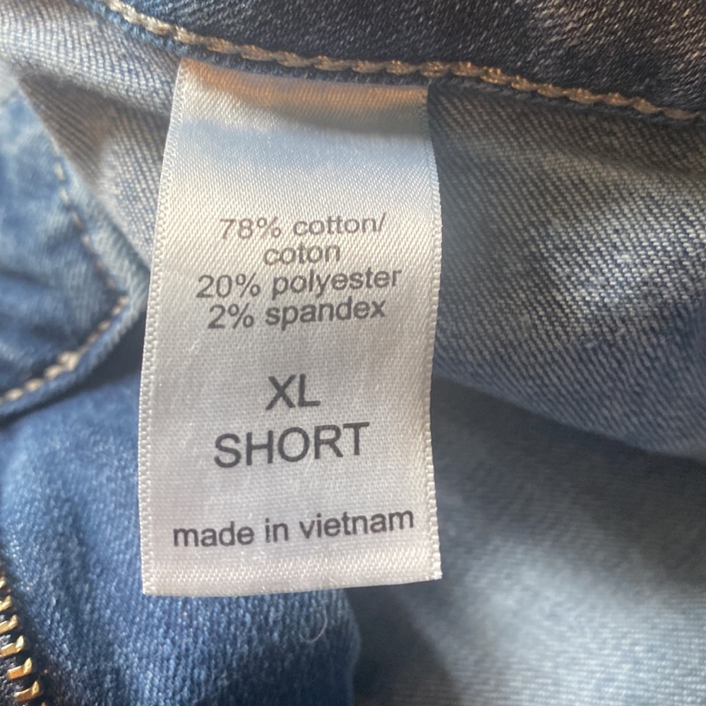 Distressed jeans - Picture 3 of 6